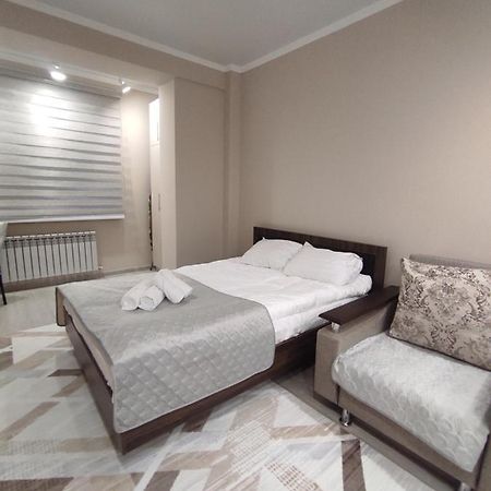 Ferienwohnung Уютная Квартира-Студия Жк Lotus Terrace Almaty Exterior foto